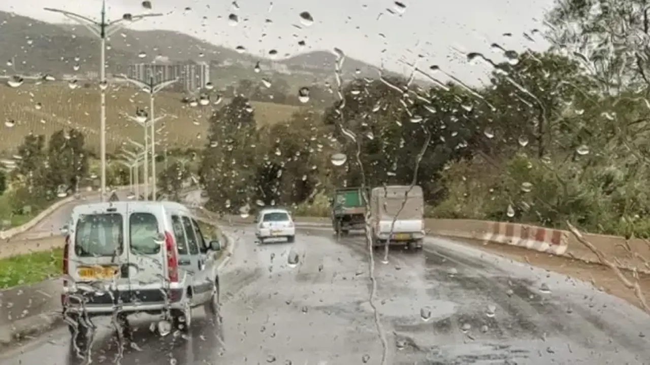 تحذيرات من تقلبات جوية في عدة ولايات بالجزائر